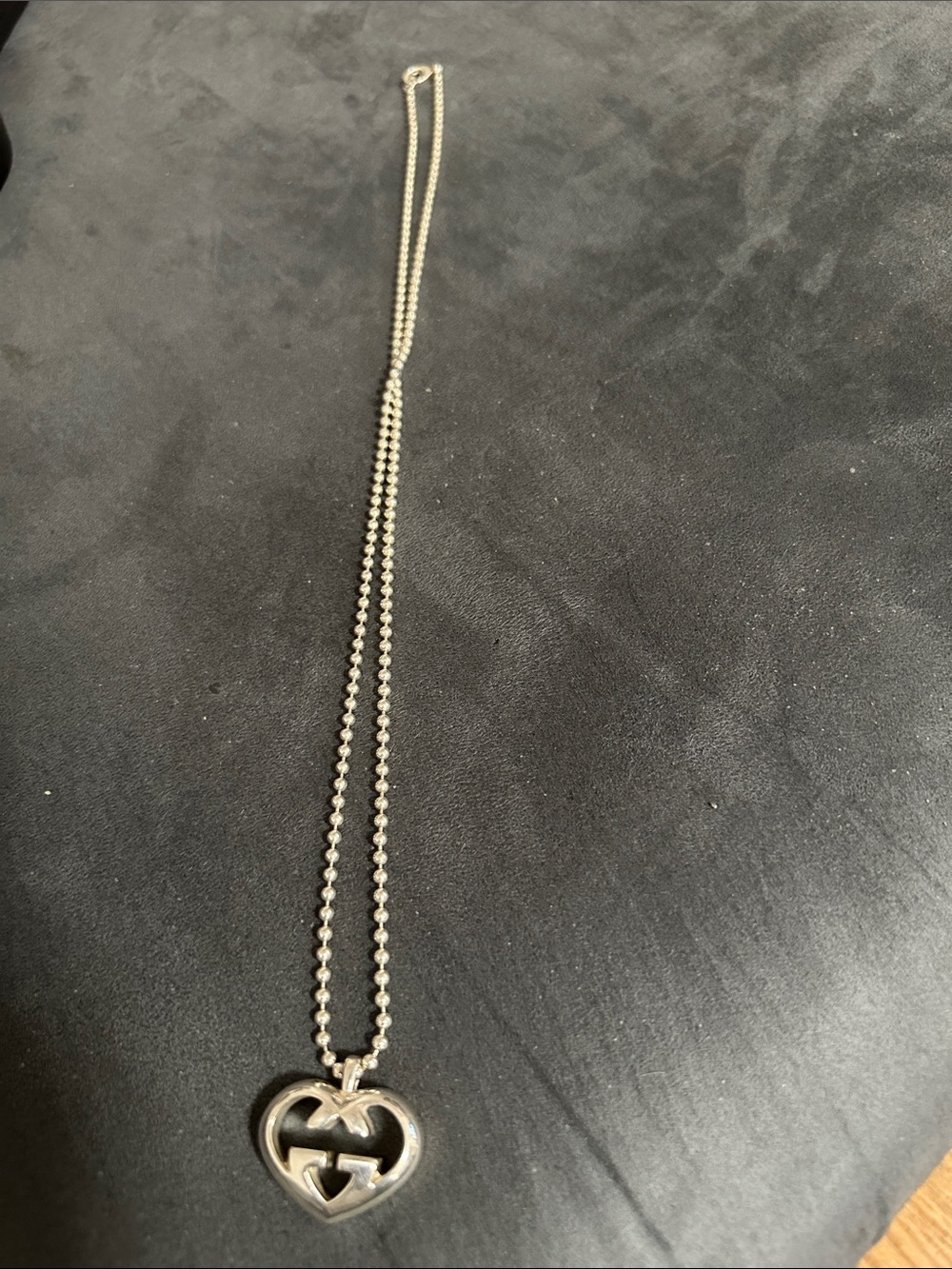Gucci Silver Heart Pendant Necklace with Interlocking G PREOWNED - Picture 4 of 11